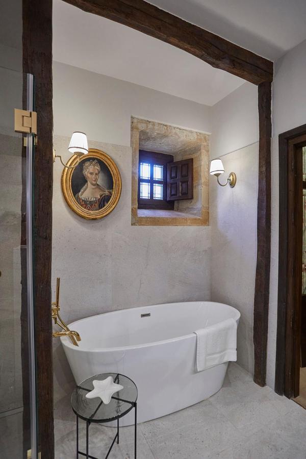 Helguera Palacio Boutique & Antique Vargas 外观 照片
